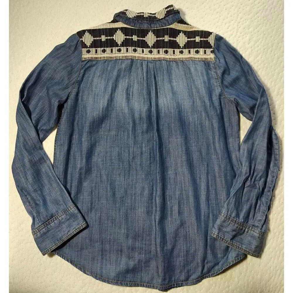 BDG URBAN OUTFITTERS M WESTERN TRIBAL YOKE DENIM  CHAMBRAY BUTTON FRONT